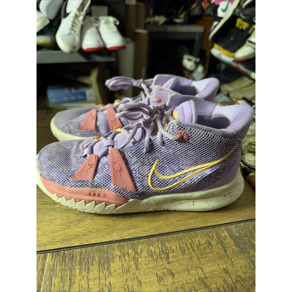 Nike Kyrie Irving Daughters Lilac/Melon Tint - Size 5Y 6.5 Women’s  CT4080-501